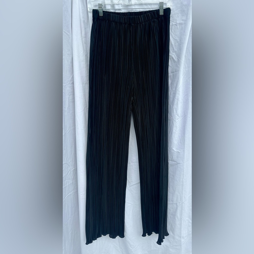 Black wide leg ribbed flat front slip on pants with ruffled cuff by Kiri…
